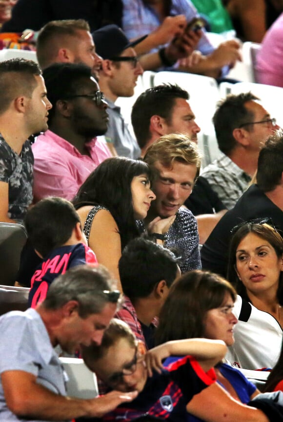 Exclusif - La danseuse Candice Pascal et son compagnon, le footballeur Clément Chantôme, assistent en tribune au match des Girondins de Bordeaux contre Kairat Almaty, le 20 août 2015 à Bordeaux.