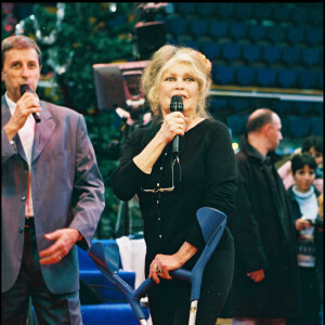 Brigitte Bardot lors du Noel des Animaux à Levallois Perret, le 11 décembre 2005