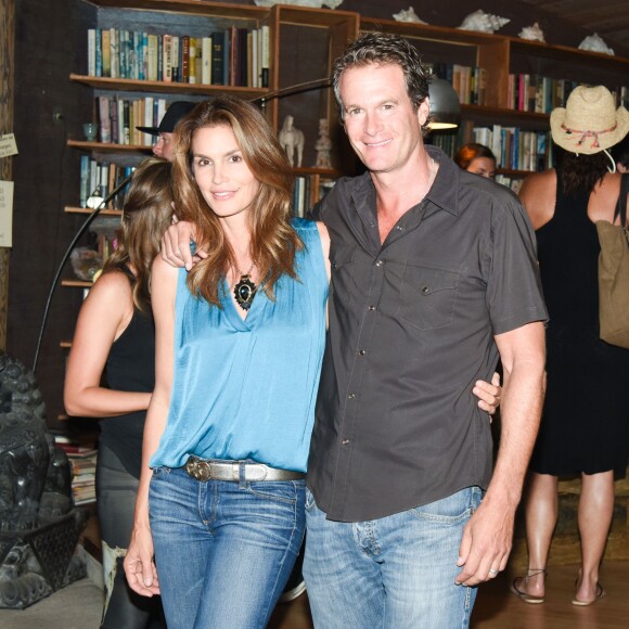 Cindy Crawford, Rande Gerber - Kelly Slater, John Moore et leurs amis fêtent le lancement de Outerknown à la Gesner Beach House de Malibu, Los Angeles, le 29 août 2015