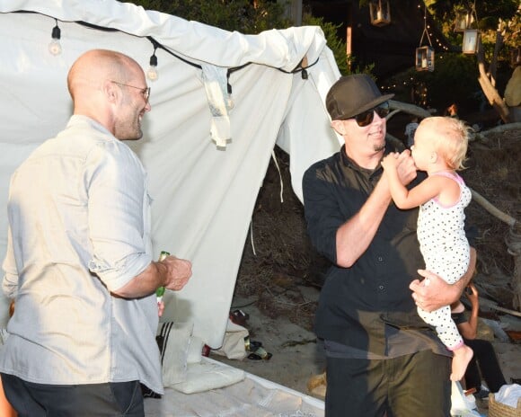 Jason Statham, Travis Lee - Kelly Slater, John Moore et leurs amis fêtent le lancement de Outerknown à la Gesner Beach House de Malibu, Los Angeles, le 29 août 2015