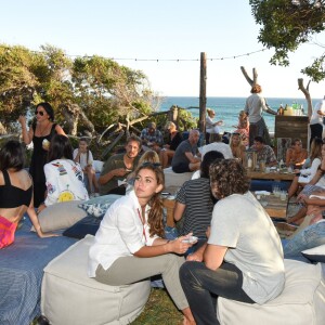 Kelly Slater, John Moore et leurs amis fêtent le lancement de Outerknown à la Gesner Beach House de Malibu, Los Angeles, le 29 août 2015