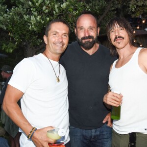 Michael Muller, Anthony Kiedis - Kelly Slater, John Moore et leurs amis fêtent le lancement de Outerknown à la Gesner Beach House de Malibu, Los Angeles, le 29 août 2015