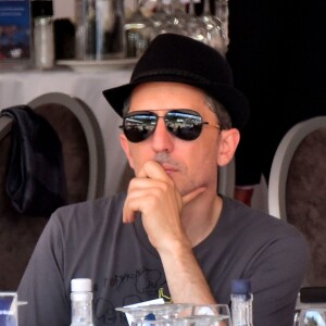 Gad Elmaleh lors du 20e Jumping International de Monte-Carlo au Port Hercule de Monaco à Monte-Carlo, le 27 juin 2015