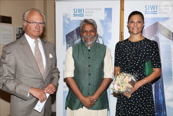 La princesse Victoria et le roi Carl XVI Gustaf de Suède assistaient ensemble le 26 août 2015 au séminaire dédié à Rajendra Singh, lauréat du Stockholm Water Prize.