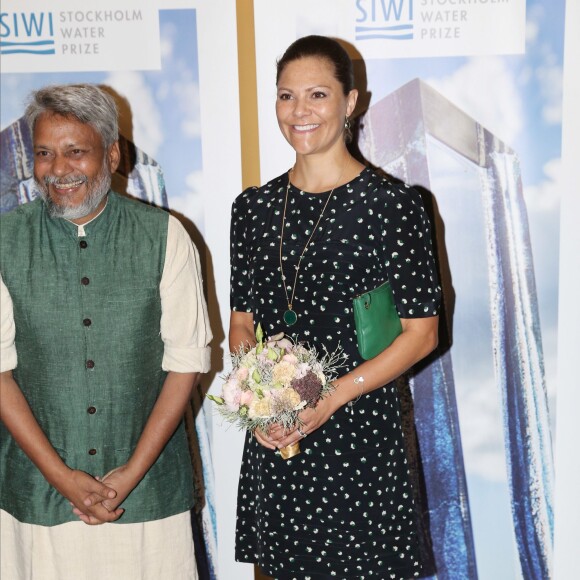 La princesse Victoria et le roi Carl XVI Gustaf de Suède assistaient ensemble le 26 août 2015 au séminaire dédié à Rajendra Singh, lauréat du Stockholm Water Prize.