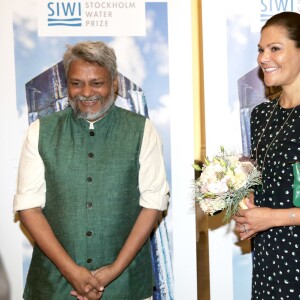 La princesse Victoria et le roi Carl XVI Gustaf de Suède assistaient ensemble le 26 août 2015 au séminaire dédié à Rajendra Singh, lauréat du Stockholm Water Prize.