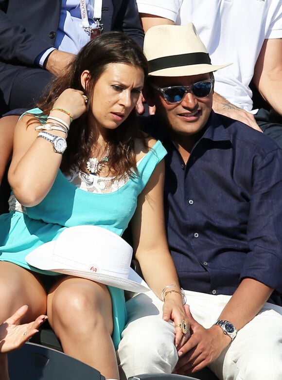 Marion Bartoli et son compagnon très amoureux dans les tribunes lors de la demi-finale des Internationaux de tennis de Roland-Garros à Paris, le 5 juin 2015.