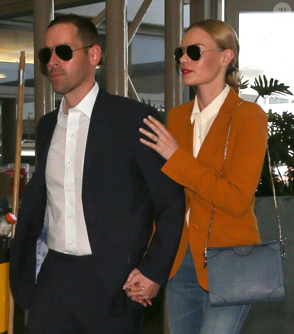 Kate Bosworth et son mari Michael Polish prennent un vol à l'aéroport de Los Angeles, le 14 mai 2014.  Kate Bosworth and husband Michael Polish departing on a flight at LAX airport in Los Angeles, California on May 14, 2014.14/05/2014 - Los Angeles