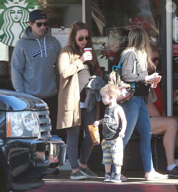Hilary duff, son fils Luca Comrie et sa soeur Haylie Duff font du shopping ensemble à Beverly Hills le 29 novembre 2014