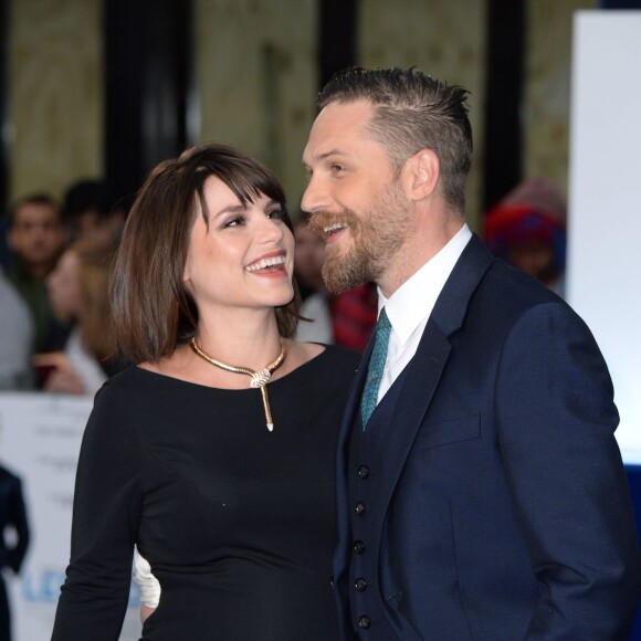 Tom Hardy et son épouse, Charlotte Riley, enceinte, à l'avant-première du film "Legend" à Londres, le 3 septembre 2015.