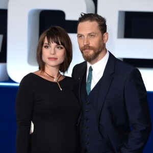 Tom Hardy et son épouse, Charlotte Riley, enceinte, à l'avant-première du film "Legend" à Londres, le 3 septembre 2015.