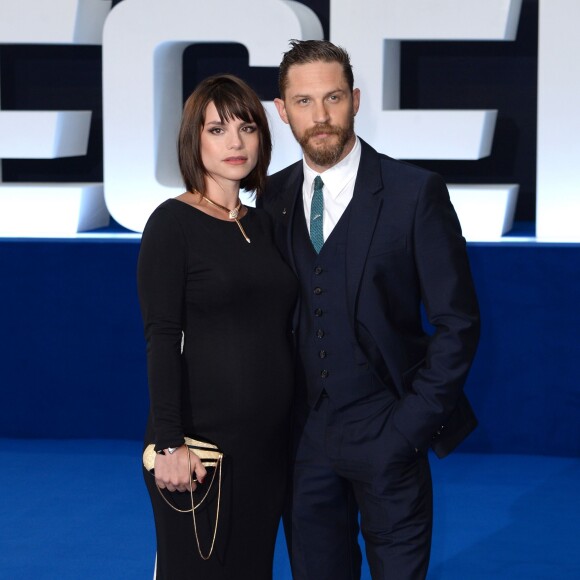 Tom Hardy et son épouse, Charlotte Riley, enceinte, à l'avant-première du film "Legend" à Londres, le 3 septembre 2015.