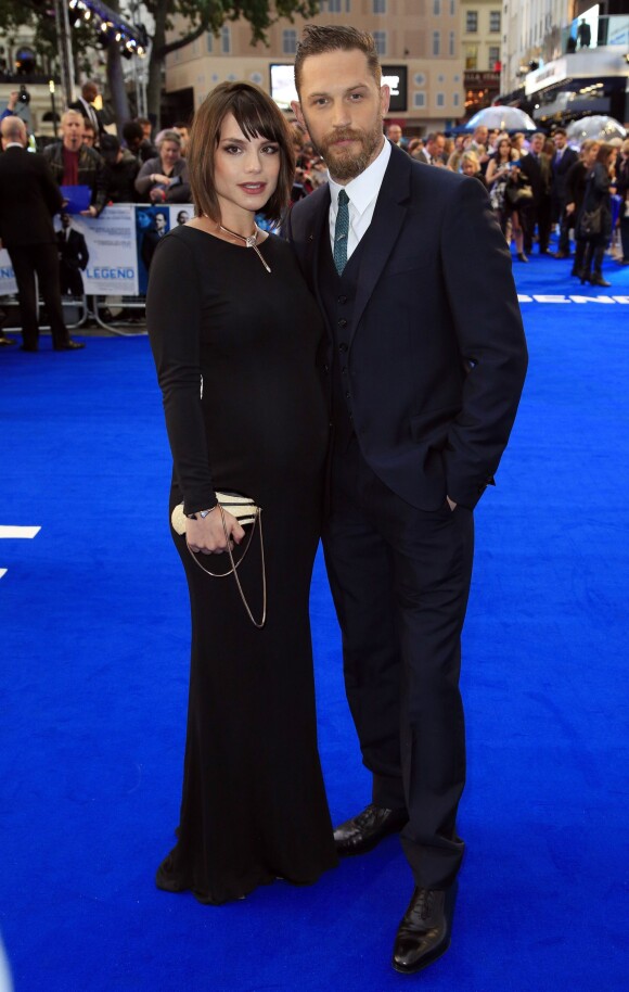 Tom Hardy et son épouse, Charlotte Riley, enceinte, à l'avant-première du film "Legend" à Londres, le 3 septembre 2015.
