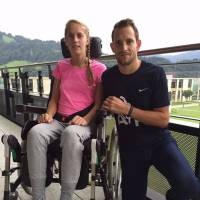 Renaud Lavillenie ému face à Kira Grünberg, paraplégique après son accident