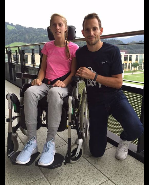 Kira Grünberg et Renaud Lavillenie, le 3 septembre 2015 à Bad Häring dans le Tyrol Autrichien - La jeune perchiste autrichienne est tétraplégique depuis un accident survenu à l'entraînement le 30 juillet 2015