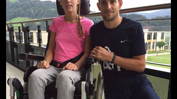 Renaud Lavillenie ému face à Kira Grünberg, paraplégique après son accident