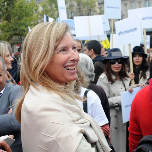 Valérie Trierweiler - Manifestation Place de la République à Paris, en faveur des réfugiés, le 5 septembre 2015