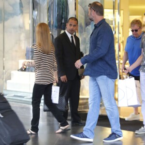 Exclusif - Elton John fait du shopping chez Prada avec Neil Patrick Harris et son mari David Burtka à Hawaii, le 8 janvier 2015. F