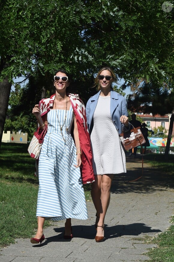 Beatrice Borromeo et sa belle-soeur Marta Ferri à Milan le 25 septembre 2015, lors de la Fashion Week.