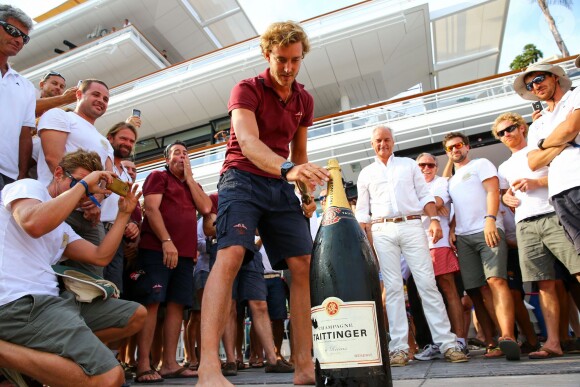 Pierre Casiraghi fête la fin de la seconde journée de compétition de la 12e Monaco Classic Week, avec tous les participants au Yacht Club de Monaco, le 10 septembre 2015.