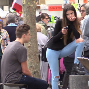 Brooklyn Beckham et une mystérieuse inconnue dans les rues de Paris, le 7 septembre 2015