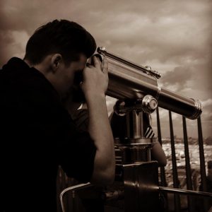 Brooklyn Beckham en haut de la Tour Eiffel / photo postée sur Instagram.