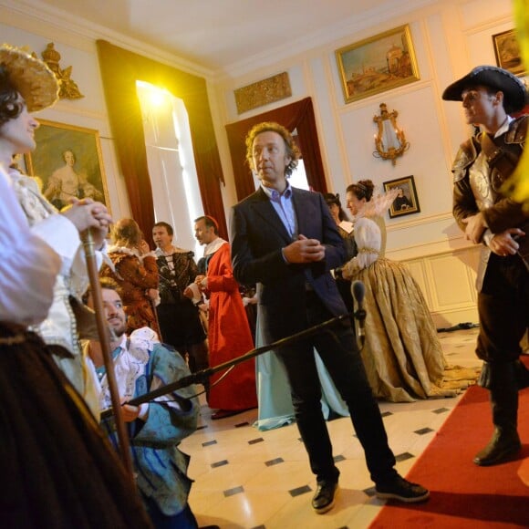 Exclusif - Stéphane Bern (conseiller artistique et historique) et les comédiens - Répétitions du spectacle "Le dernier bal de la reine de France" au Château de Denonville, le 28 août 2015.