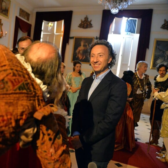 Exclusif - Stéphane Bern (conseiller artistique et historique) et les comédiens - Répétitions du spectacle "Le dernier bal de la reine de France" au Château de Denonville, le 28 août 2015.