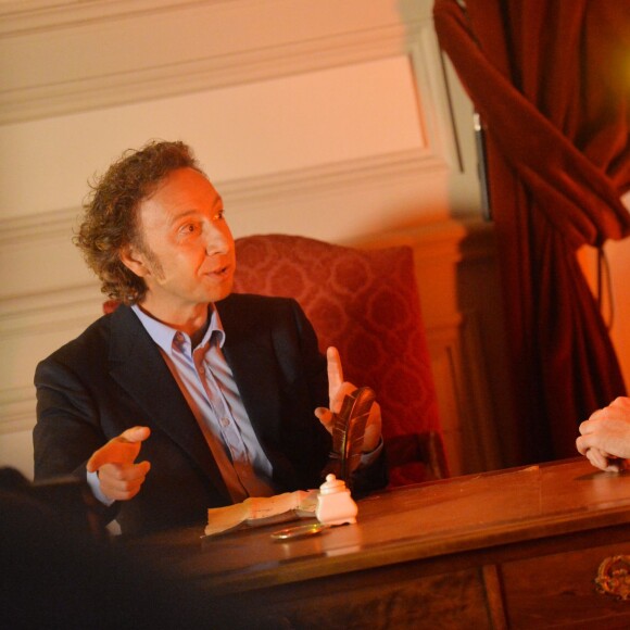 Exclusif - Stéphane Bern (conseiller artistique et historique) et les comédiens - Répétitions du spectacle "Le dernier bal de la reine de France" au Château de Denonville, le 28 août 2015.