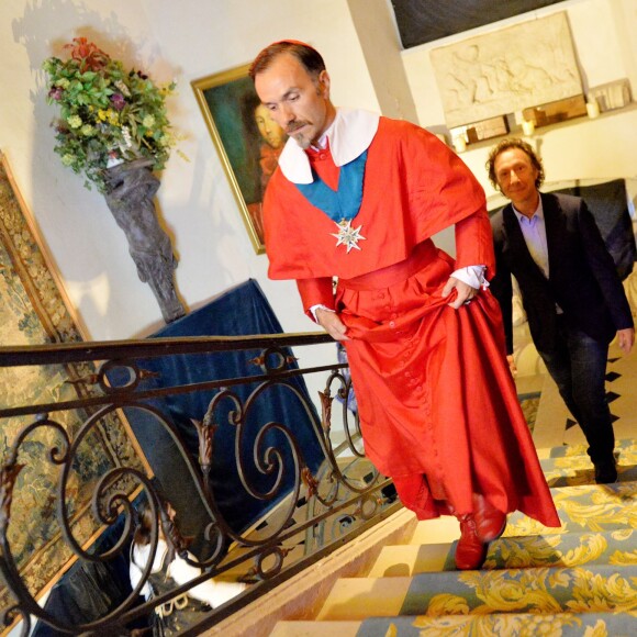Exclusif - Stéphane Bern (conseiller artistique et historique) et les comédiens - Répétitions du spectacle "Le dernier bal de la reine de France" au Château de Denonville, le 28 août 2015.