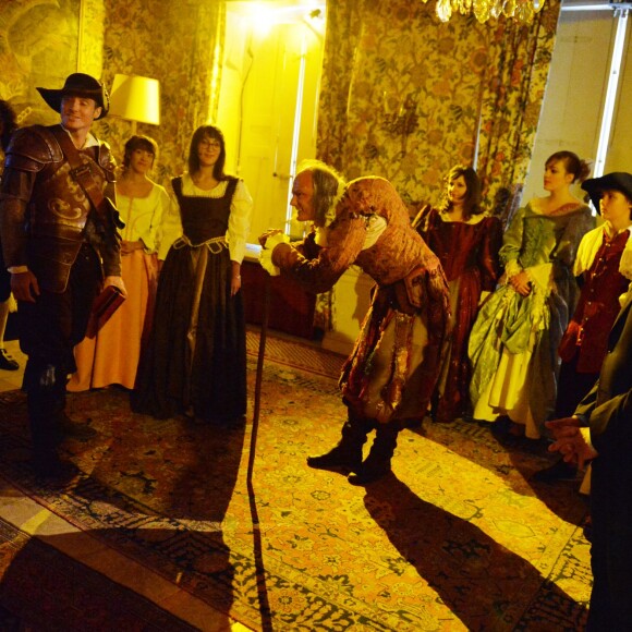 Exclusif - Stéphane Bern (conseiller artistique et historique) et les comédiens - Répétitions du spectacle "Le dernier bal de la reine de France" au Château de Denonville, le 28 août 2015.