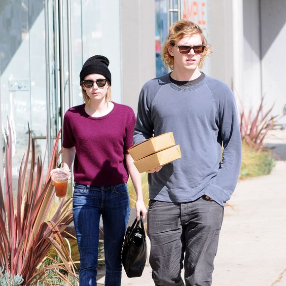Emma Roberts et Evan Peters sont allés déjeuner à Los Angeles, le 20 mars 2014
