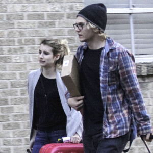 Exclusif - Emma Roberts et son petit ami Evan Peters arrivent a la Nouvelle-Orleans, le 5 janvier 2014.