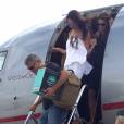 Exclusif - George Clooney et sa femme Amal Alamuddin Clooney débarquent d'un jet à Ibiza en compagnie de Cindy Crawford et son mari Rande Gerber le 22 août 2015.