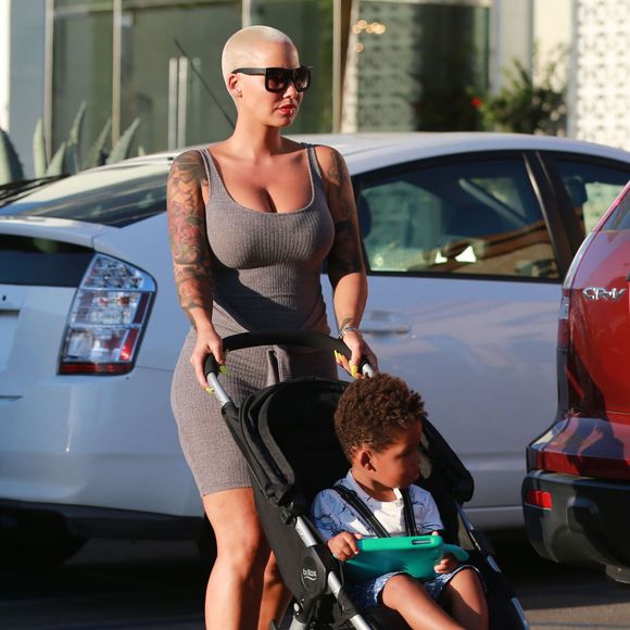 Exclusif - Amber Rose fait du shopping avec son fils Sebastian à Topanga, le 31 août 2015.
