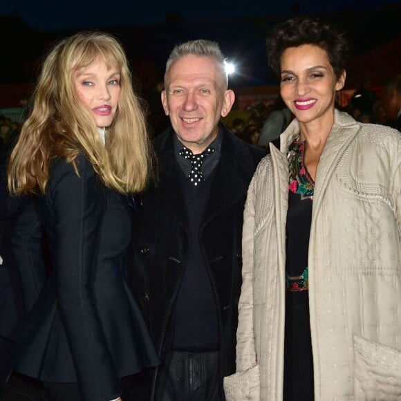 Arielle Dombasle, Jean-Paul Gaultier et Farida Khelfa - Opéra en plein air - "La Traviata" (une production de Benjamin Patou, le PDG de Moma Group) dans la cour d'honneur de l'hôtel des Invalides, à Paris, le 8 septembre 2015.