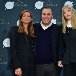 Anne Gravoin, Benjamin Patou et Arielle Dombasle - Opéra en plein air - "La Traviata" (une production de Benjamin Patou, le PDG de Moma Group) dans la cour d'honneur de l'hôtel des Invalides, à Paris, le 8 septembre 2015.