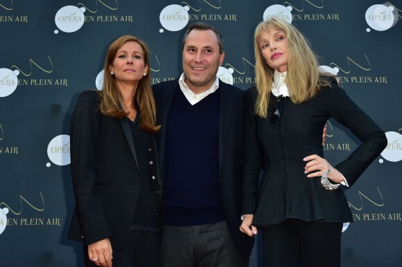 Anne Gravoin, Benjamin Patou et Arielle Dombasle - Opéra en plein air - "La Traviata" (une production de Benjamin Patou, le PDG de Moma Group) dans la cour d'honneur de l'hôtel des Invalides, à Paris, le 8 septembre 2015.