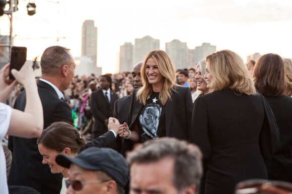 Julia Roberts assiste au défilé Givenchy printemps-été 2016 au Pier 26. New York, le 11 septembre 2015.