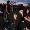 Erykah Badu et Courtney Love assistent au défilé Givenchy printemps-été 2016 au Pier 26. New York, le 11 septembre 2015.