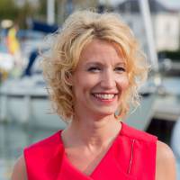 Alexandra Lamy, lumineuse et séduisante : Une sirène sur le port de La Rochelle
