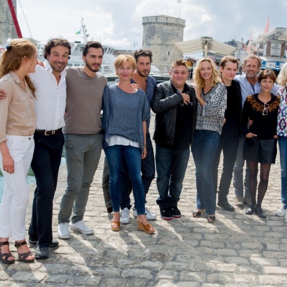 Julia Piaton, Bruno Salomone, Samir Boitard, Sophie Mounicot, Stephan Guerin Tille, Hélène de Fougerolles, Bénabar, Stéphane Freiss, Armelle Deutsch, Marie-Christine Adam, Valérie Kaprisky, Mathieu Simonet, lors du 17e Festival de fiction TV de La Rochelle, le 11 septembre 2015.