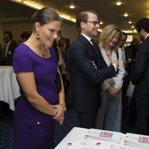 La princesse Victoria de Suède, enceinte de son deuxième enfant, prenait part avec son mari le prince Daniel à un forum commercial franco-suédois au Grand Hotel à Stockholm le 14 septembre 2015