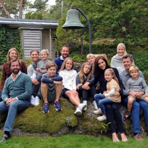 La princesse Victoria de Suède, enceinte, participait avec sa fille la princesse Estelle (mais sans son mari le prince Daniel, enrhumé) à la réunion d'héritiers organisée par le prince Haakon de Norvège dans sa maison de vacances le week-end du 12-13 septembre 2015.