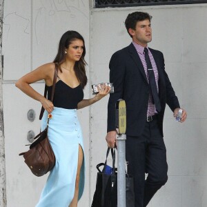 Exclusif - Nina Dobrev et son compagnon Austin Stowell arrivent pour le mariage de l'actrice Kayla Ewell (Vampire Diaries) à Los Angeles le 12 septembre 2015.