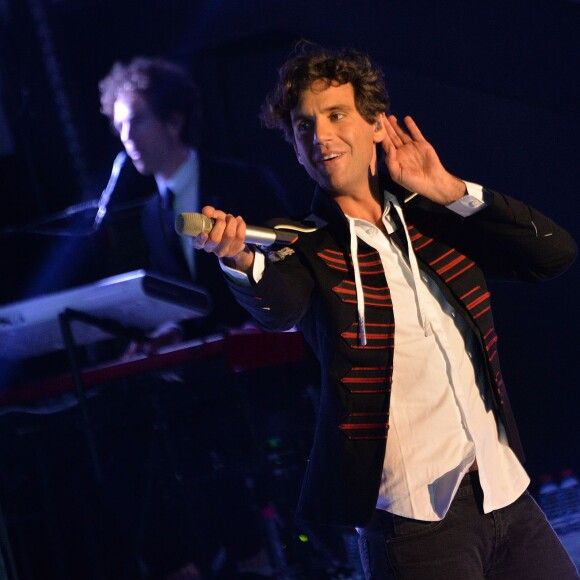 Mika sur scène - Soirée Samsung "New Edge Night" pour la sortie du nouveau Samsung Galaxy GS6 edge + à la piscine Molitor à Paris le 15 septembre 2015.