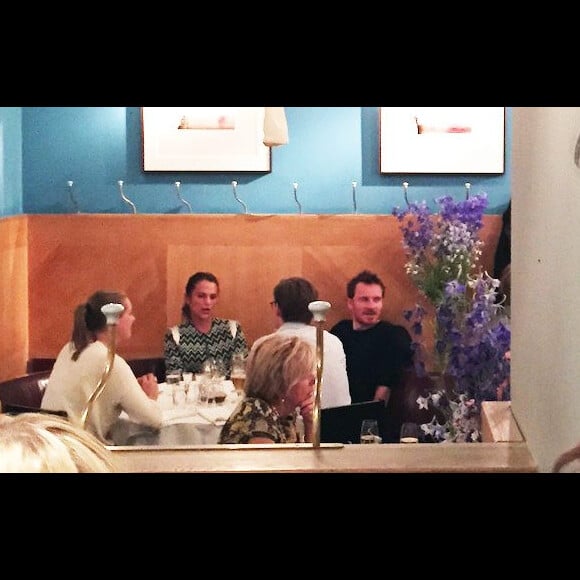 Exclusif - Alicia Vikander et son compagnon l'acteur Michael Fassbender dînent avec des amis à Stockholm le 20 juin 2015
