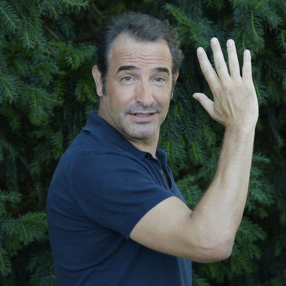 Jean Dujardin au photocall du film "Un + une" (Un plus une) lors du 8e Festival du Film Francophone d'Angoulême, le 29 août 2015.