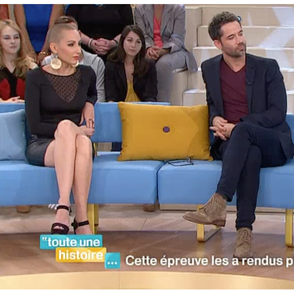 Emmanuel Moire fond en larmes en entendant la voix de son frère jumeau dans "Toute une histoire" sur France 2, le 17 septembre 2015.