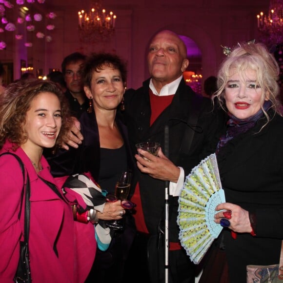 Caroline Loeb et sa fille Louise, Guy Cuevas, Armande Altaï - Soirée des 50 ans de la vie parisienne de Kenzo Takada au Pré Catelan à Boulogne le 17 septembre 2015.